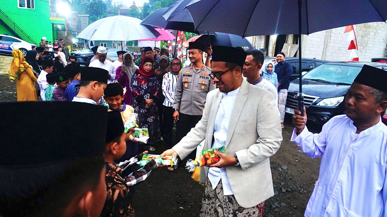 Antusias Ikuti Tarling Perdana, Puluhan Anak di Desa Sukomangli Dapat Hadiah dari Bupati Batang 