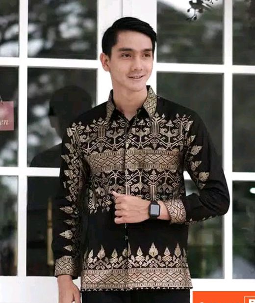Yuk! Intip Style Setelan Batik Pria yang Bikin Lo Terlihat Kece Badai dan Trendy 