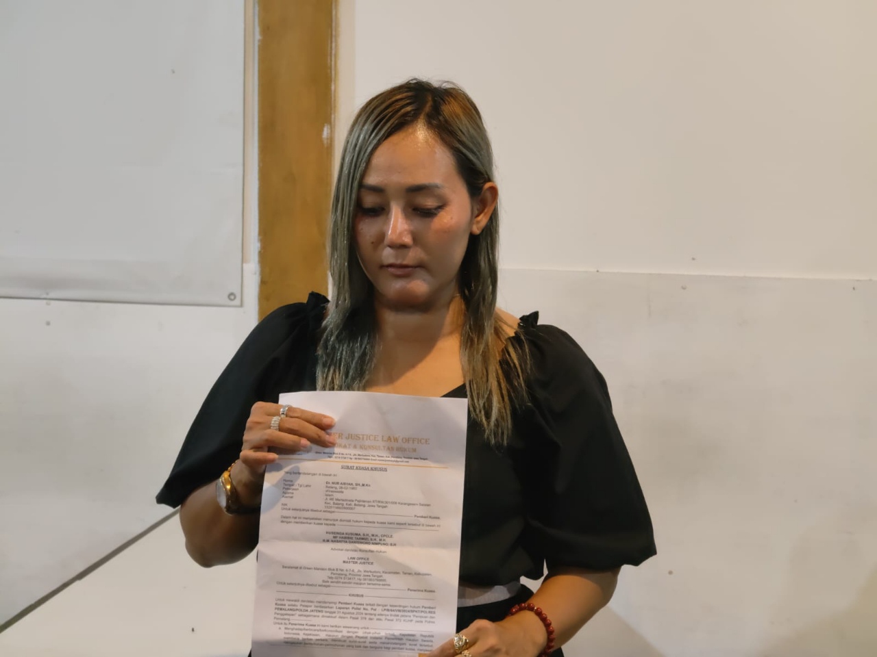 Janda Perwira Polisi Korban Dugaan Penipuan Cek Kosong Rp 350 Juta Tuntut Pelaku Utama Dijerat Hukum