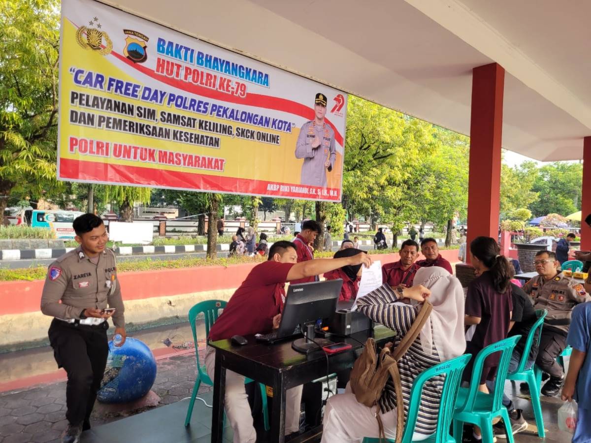 Sambut Hari Bhayangkara ke-79, Polres Pekalongan Kota Hadirkan Layanan SKCK Online di CFD!