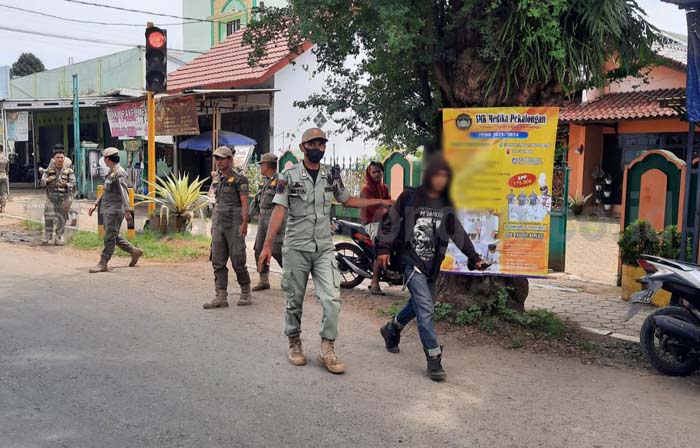 Penertiban PGOT, Anak Punk Kalangkabut Dikejar Satpol PP