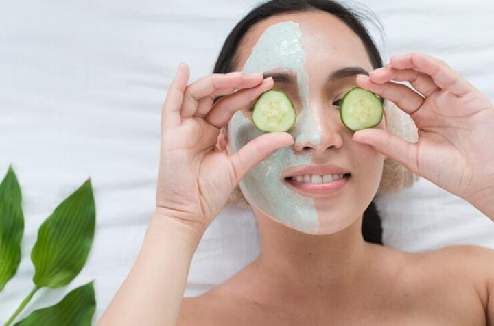 3 Rekomendasi Masker Alami Pemutih Wajah, Begini Resepnya Agar Kulit Glowing Tanpa Skincare Mahal