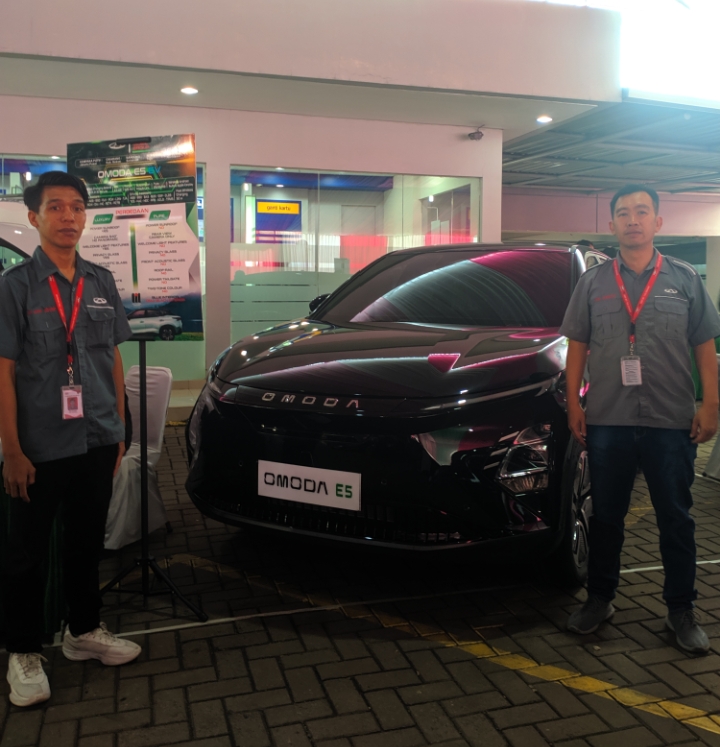 Mejeng di Pekalongan, Mobil Listrik Chery Omoda E5 Tampil dengan Desan Futuristik