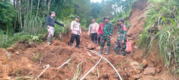 Salurkan Bantuan Korban Terdampak Longsor di Petungkriyono, Tim Gabungan Hadapi Jalur Yang Esktrem