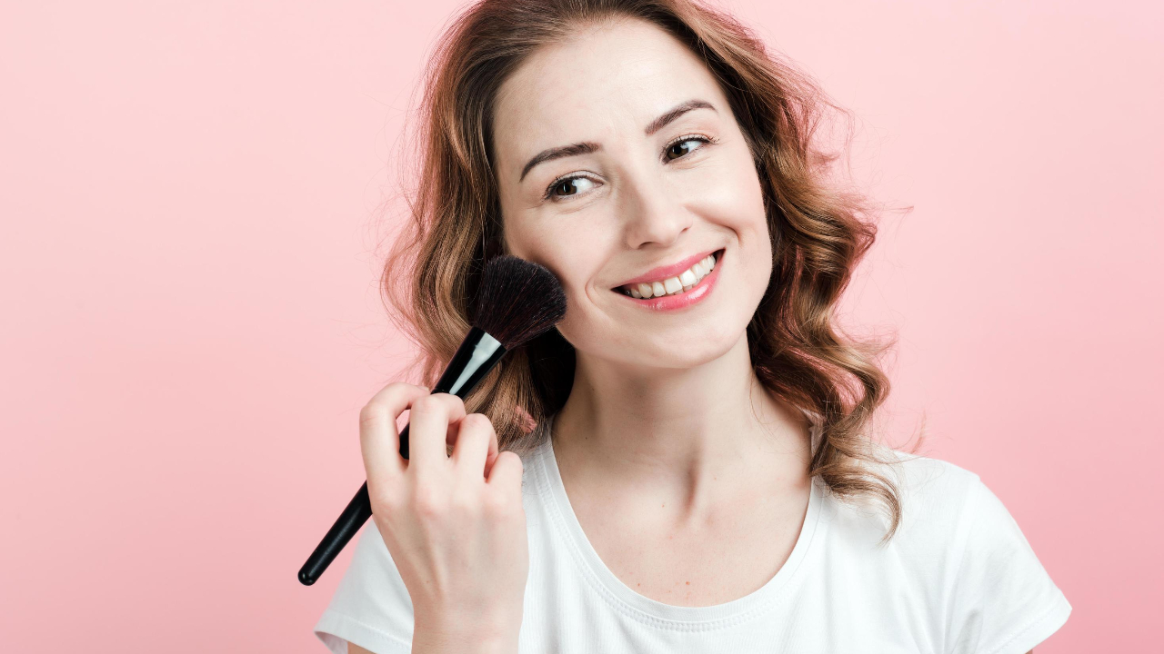 5 Merk Bedak Murah Tapi Tahan Lama yang Tidak Luntur Saat Berkeringat