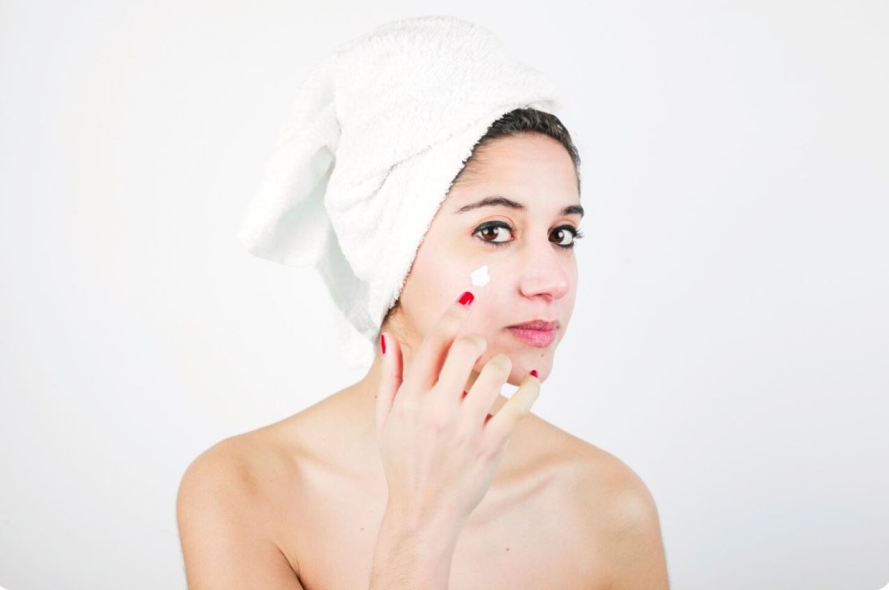 4 Rekomendasi Sunscreen SPF 50 untuk Mencegah Tanda Penuaan Flek Hitam dan Kerutan 