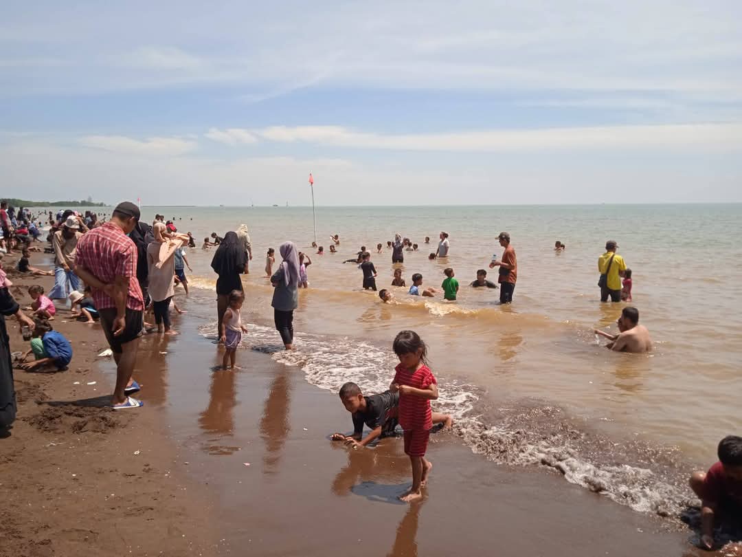 Lonjakan Pengunjung Libur Lebaran, Wisata Pantai Wonokerto Catat Peningkatan Signifikan