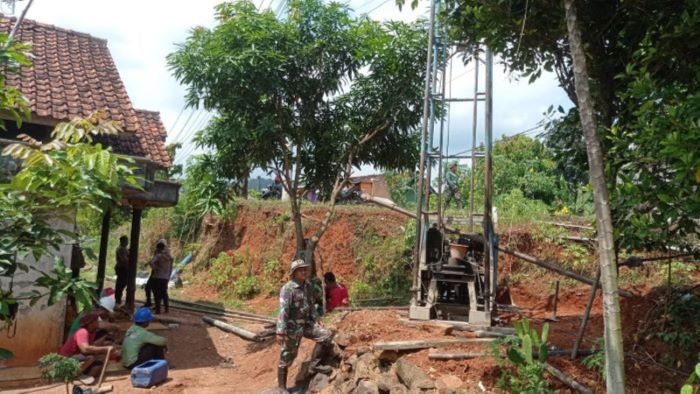 Satgas TMMD Garap Sumur Bor di Dukuh Karang Moncol