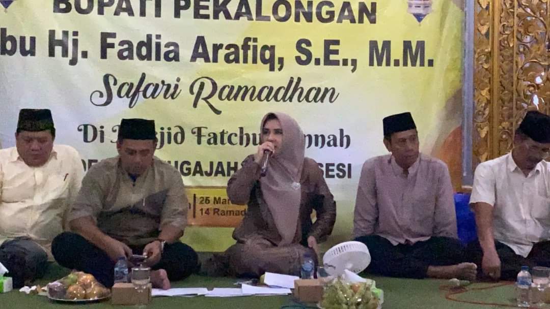 Safari Ramadhan, Bupati Fadia Arafiq Sambangi Masjid Fatkhul Jannah Desa Watugajah Kecamatan Kesesi