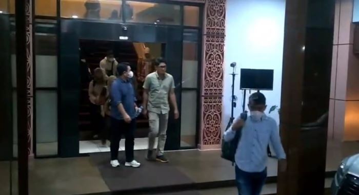 Delapan Jam KPK Geledah Kantor Bupati Pekalongan, Bawa 3 Koper Besar dan 1 Kardus Besar