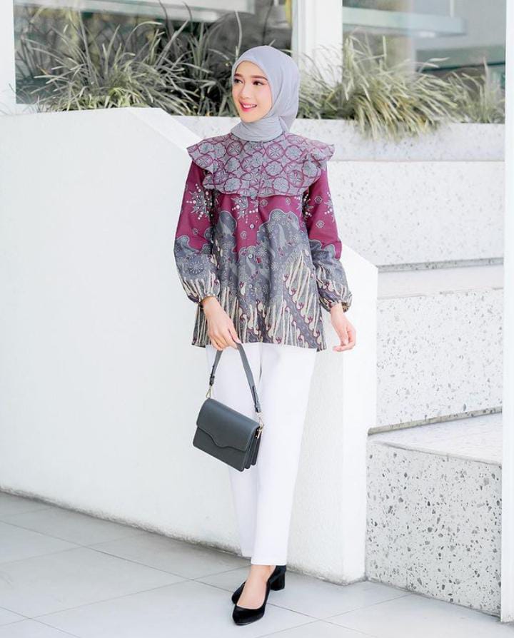 Tampil Percaya Diri dengan Model Baju Kerja Batik yang Elegan, Rekomendasi  untuk Wanita Berhijab