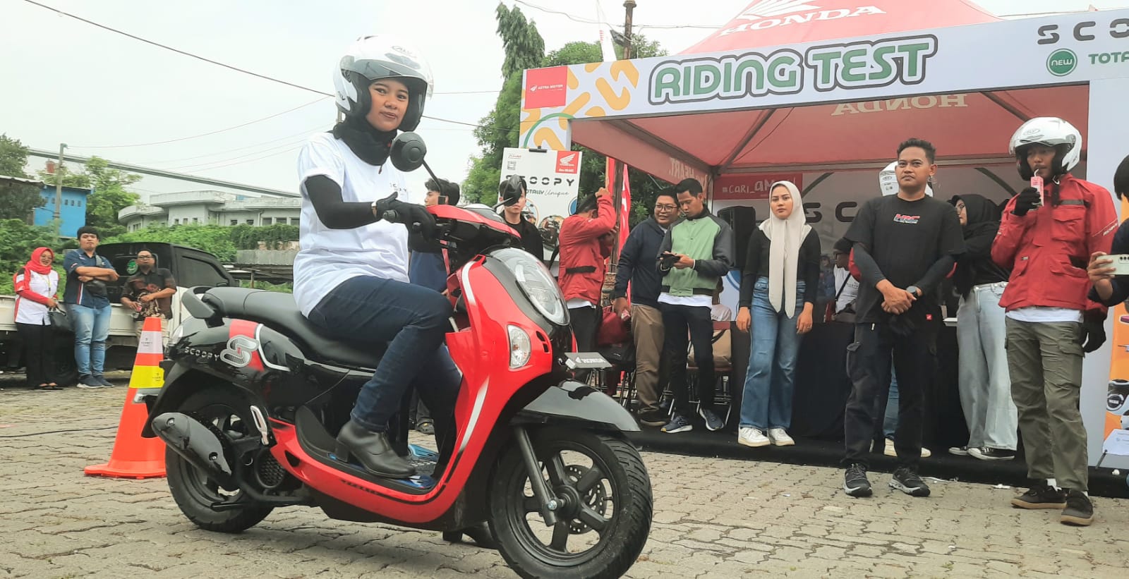 New Honda Scoopy, Skutik Yang Unik Dan Fashionable 