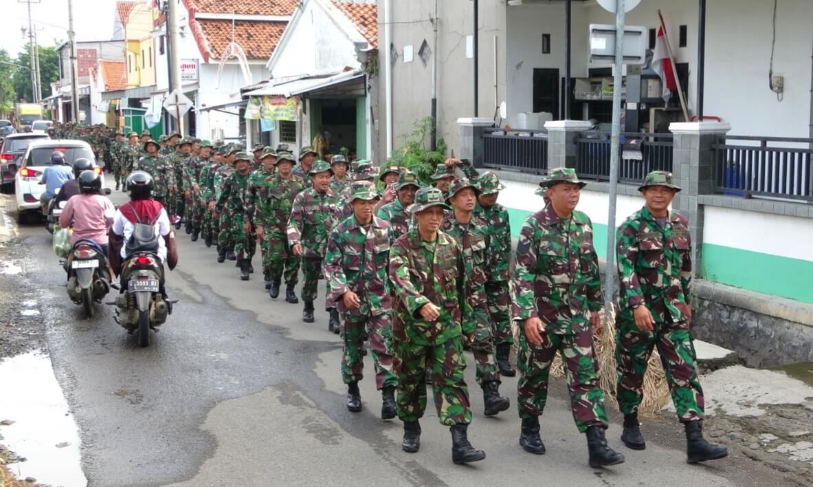 Tingkatkan Ketahanan Fisik, Prajurit Kodim Pekalongan Latihan Hanmars Sejauh 10 Kilometer