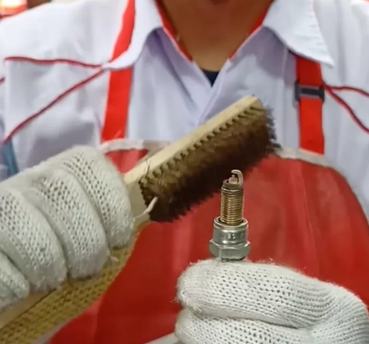 Busi, Komponen Kecil Penentu Kinerja Mesin yang Sering Terabaikan