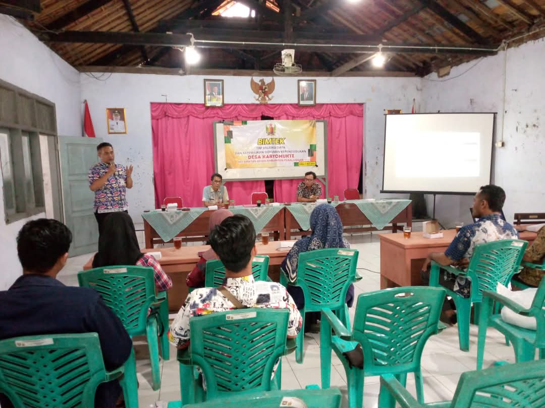 Disdukcapil Kabupaten Pekalongan Lanjutkan Bimtek Validasi Data di Desa Karyomukti dan Desa Kwasen
