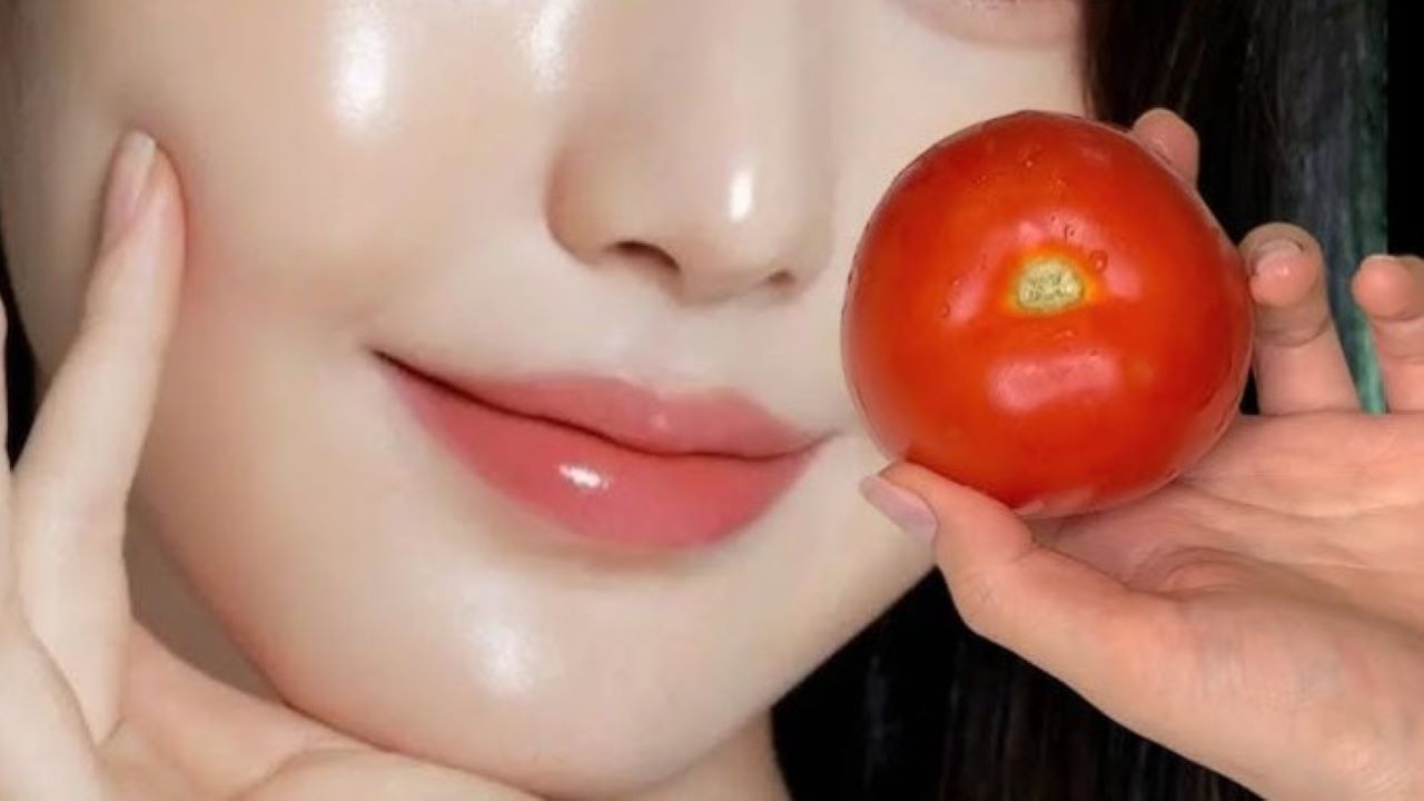 Sepotong Buah Tomat Bisa Bikin Kulit Kusam Jadi Cerah, Caranya Campurkan dengan 1 Bahan Ini