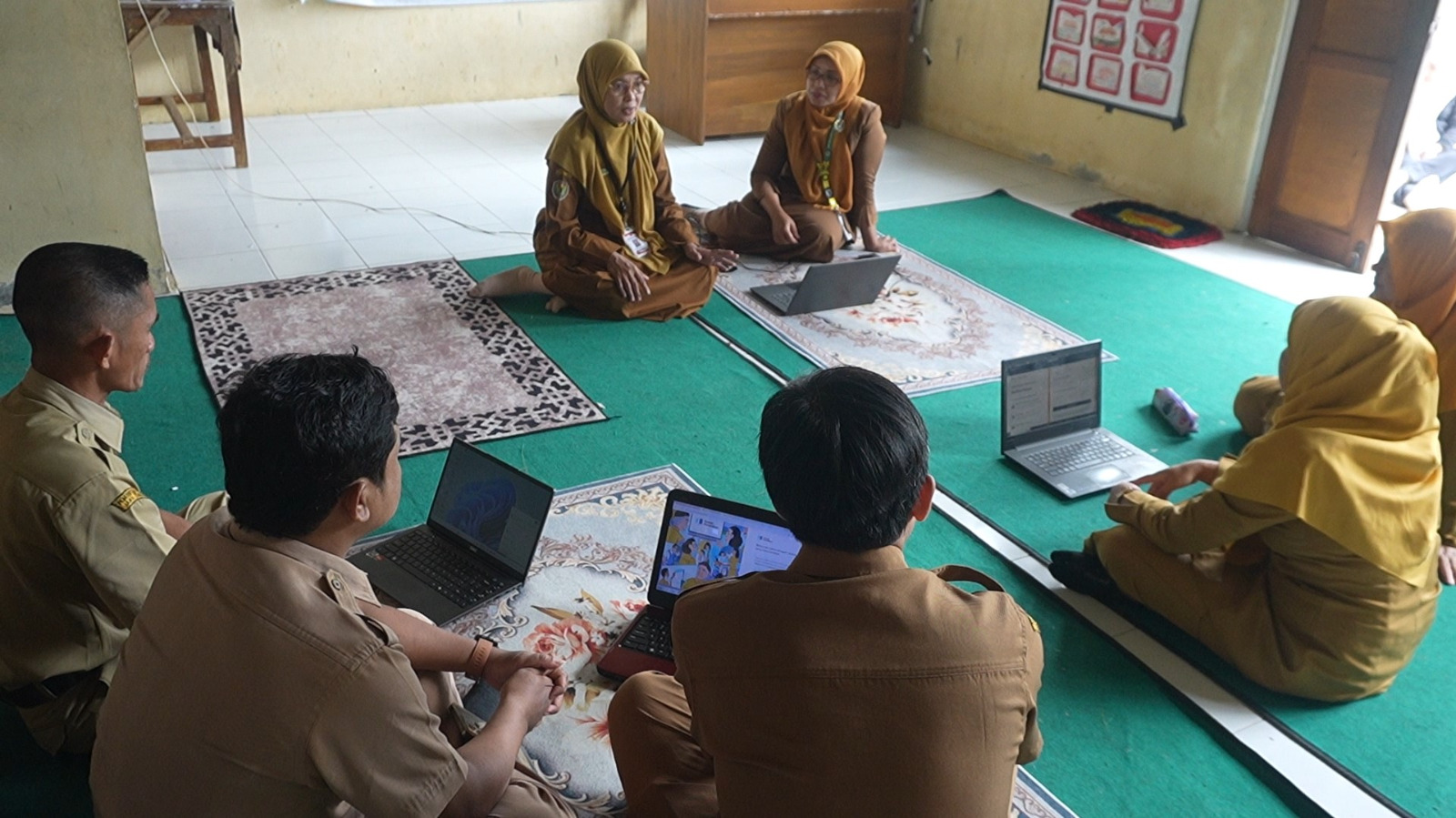 Pengawas Sekolah Dampingi Guru Optimalkan Pembelajaran Digital di SDN 01 Sidoharjo Doro