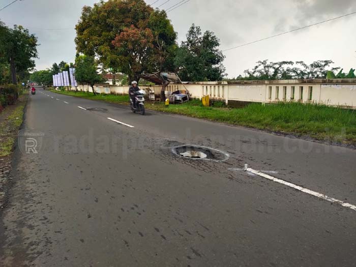 Musim Hujan, Waspadai Jalan Penuh Lubang