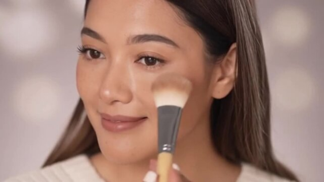 4 Bedak yang Bisa Menutupi Jerawat dan Memutihkan Wajah Secara Instan