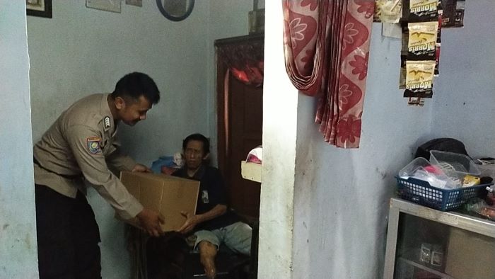 Polisi di Pekalongan Berbagi dengan Penyandang Disabilitas