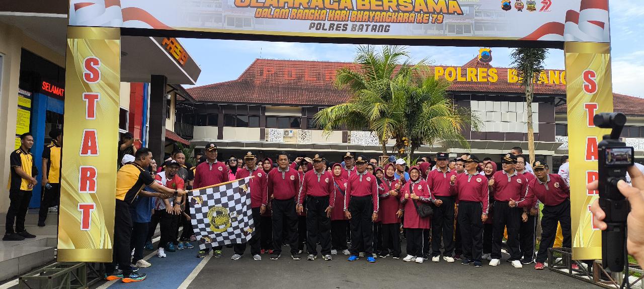 Seribuan Peserta Semarakkan Senam dan Jalan Sehat HUT Bhayangkara ke-79 Tingkat Polres Batang