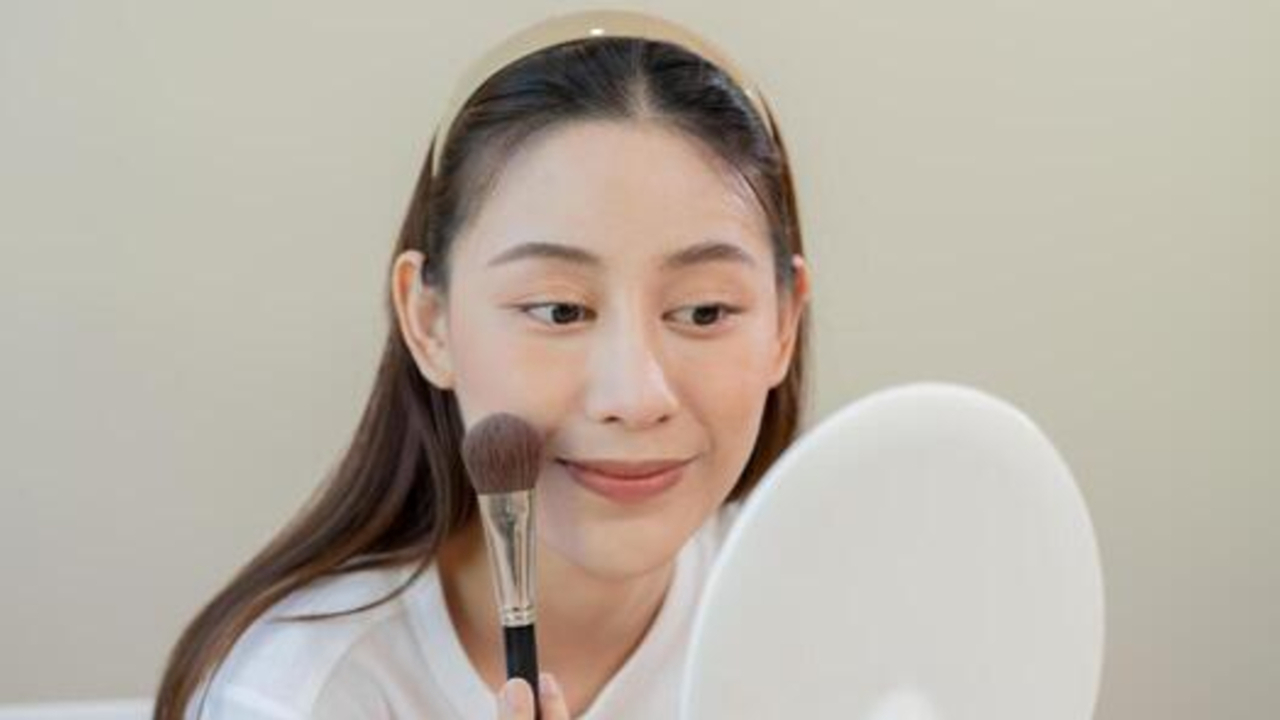 5 Bedak Tabur untuk Kulit Berjerawat yang Tahan Lama dan Bikin Glowing