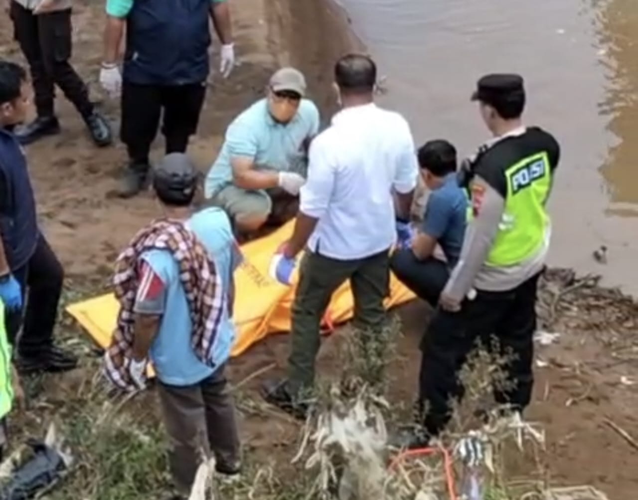 Penemuan Mayat di Bendungan Lor Damarsari Batang Gegerkan Warga Adimulyo