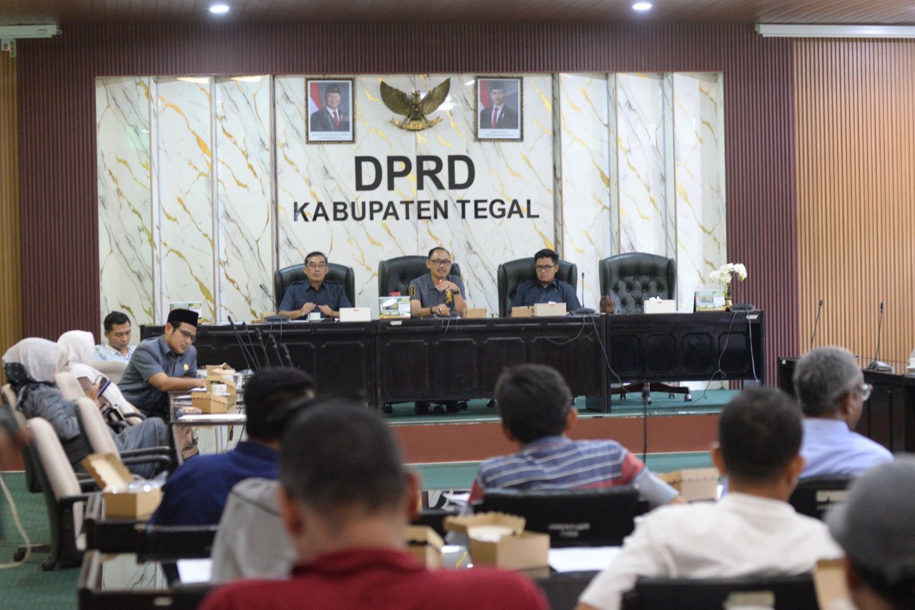 Pedagang Margasari Geruduk DPRD! Pasar Sepi, Pedagang Liar Merajalela