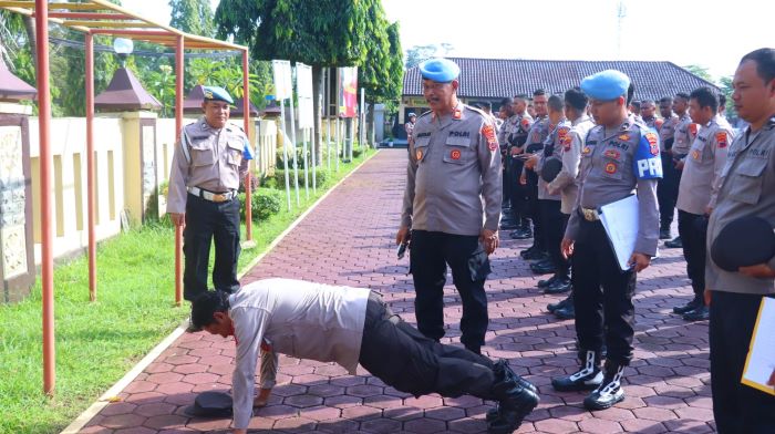 Berambut Panjang, Polisi di Polres Pekalongan Dihukum Push Up 10 Kali