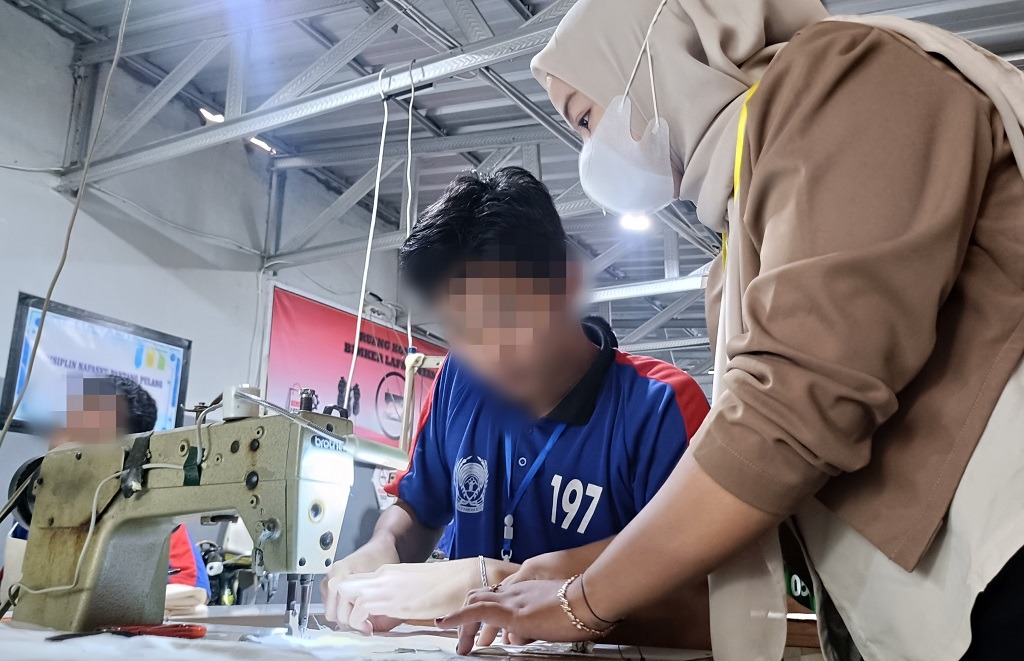 Kolaborasi Lapas Batang dan DMA Collection: Cetak Penjahit Profesional dari Balik Jeruji