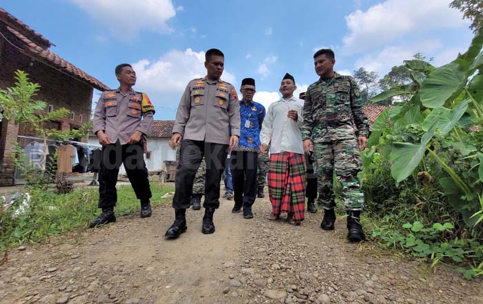  Tiga Pilar Desa Paweden Bangun Jalan Desa Baru