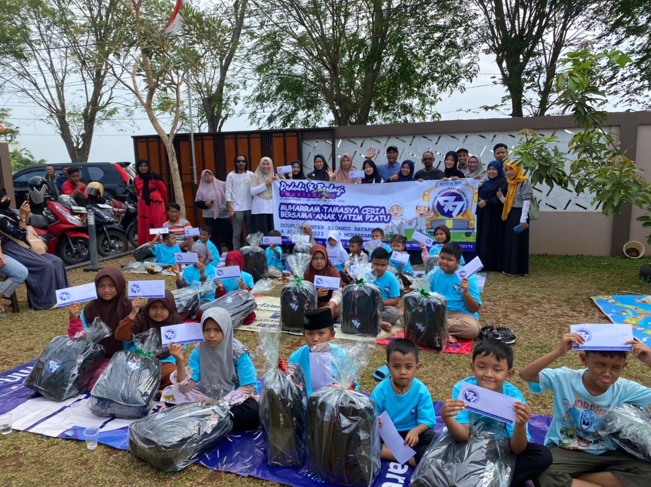 Serunya Smuntang 99 Ajak Piknik dan Santuni Puluhan Yatim Piatu di Batang