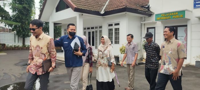 Aset Desa Raib, Warga Randumuktiwaren Datangi Kejaksaan Kabupaten Pekalongan