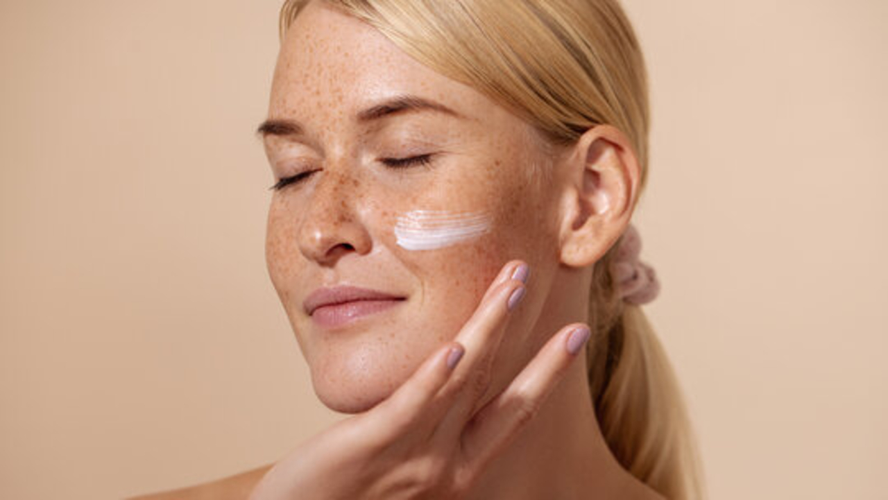 5 Merk Day Cream Penghilang Flek Hitam yang Ampuh, Mulai 20 Ribuan Aja!