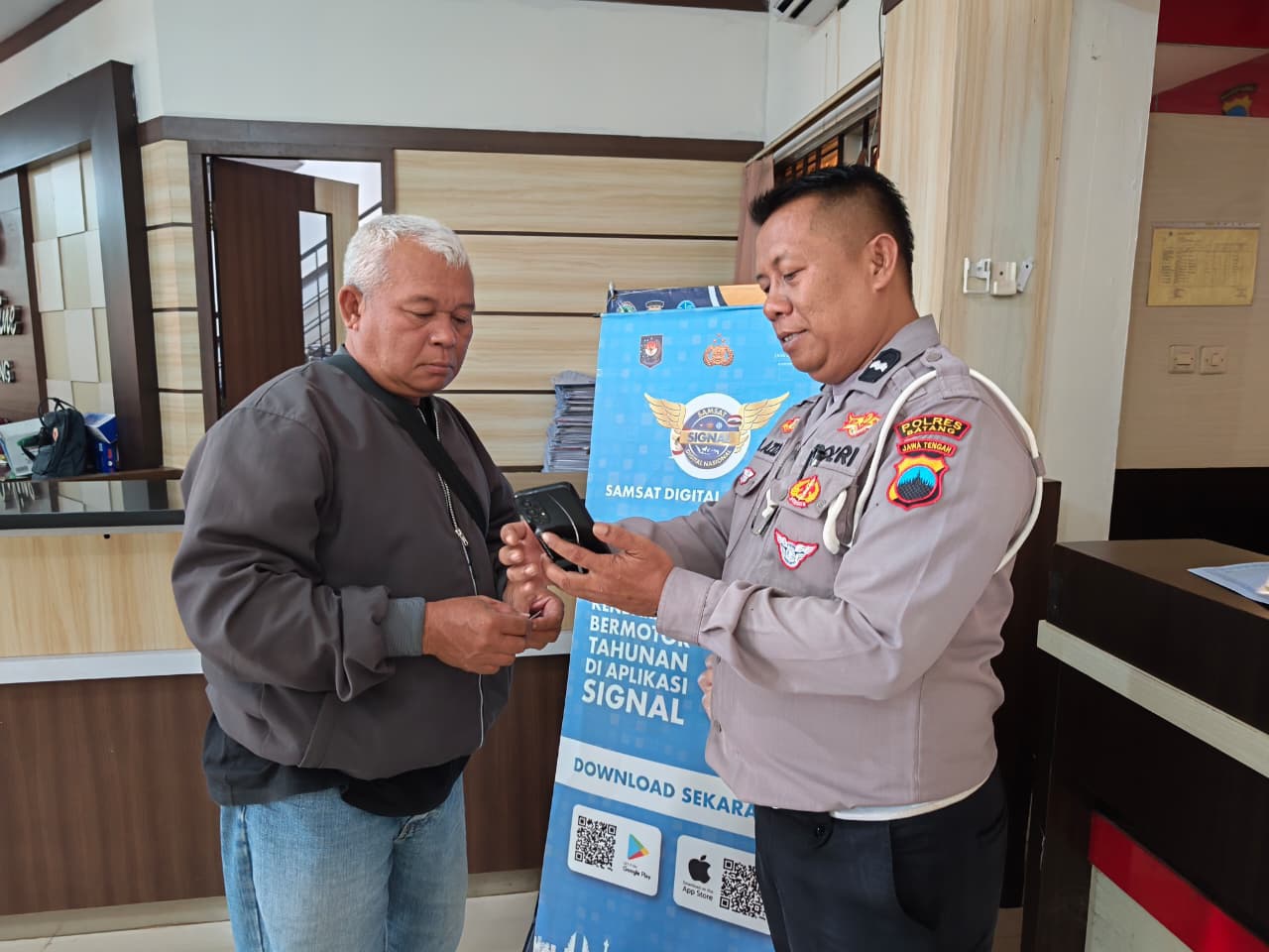 Warga Batang Bisa Bayar Pajak Kendaraan via Aplikasi Signal, Ini Syaratnya