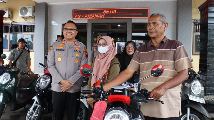 Motor Guru SD di Sragi Pekalongan Disikat Pencuri, Aksi Pencurian Terekam CCTV 