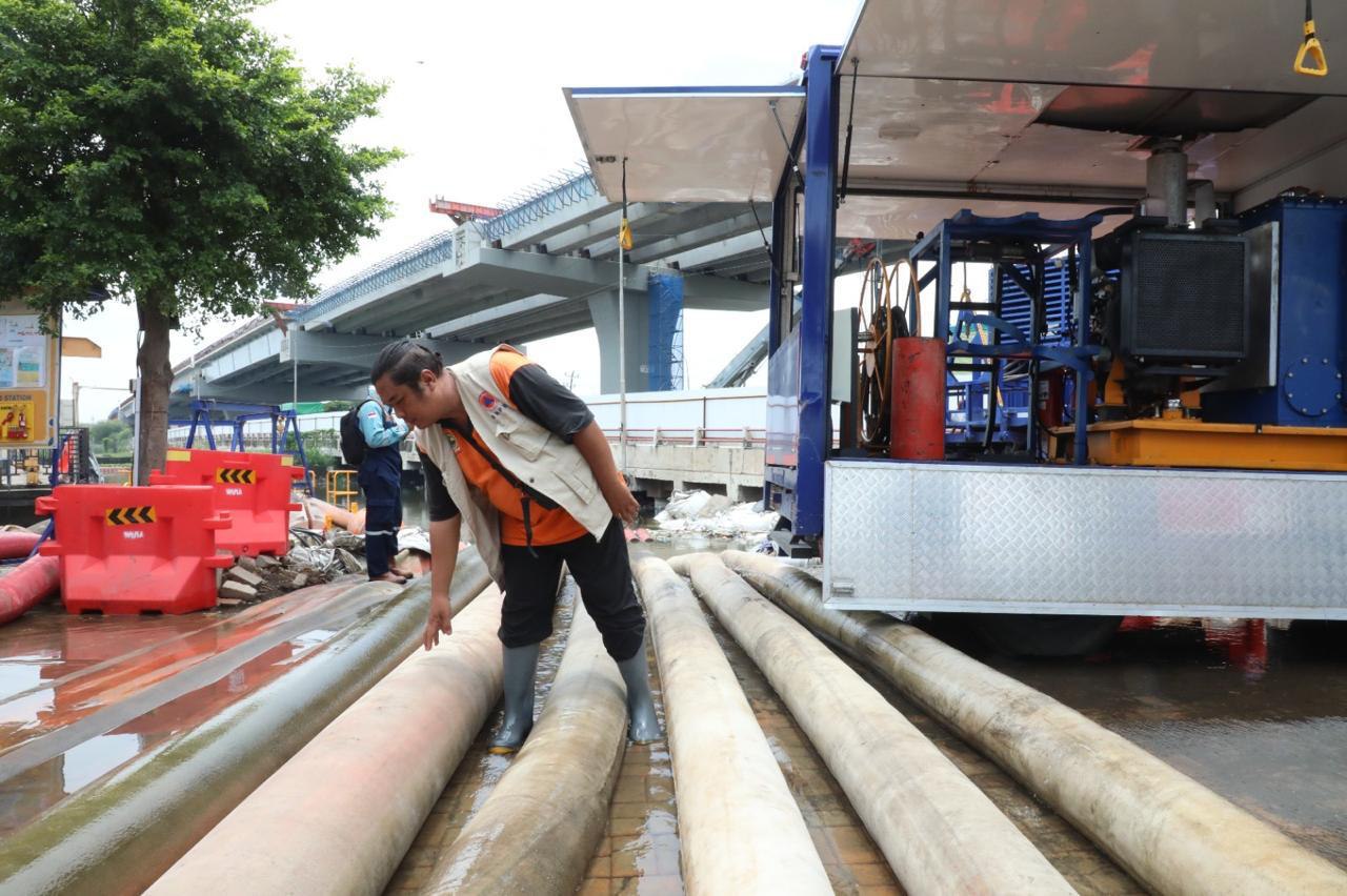 Atasi Banjir Semarang, Pemprov Jateng Kerahkan 8 Pompa, Sedot 1.900 Liter per Detik Genangan