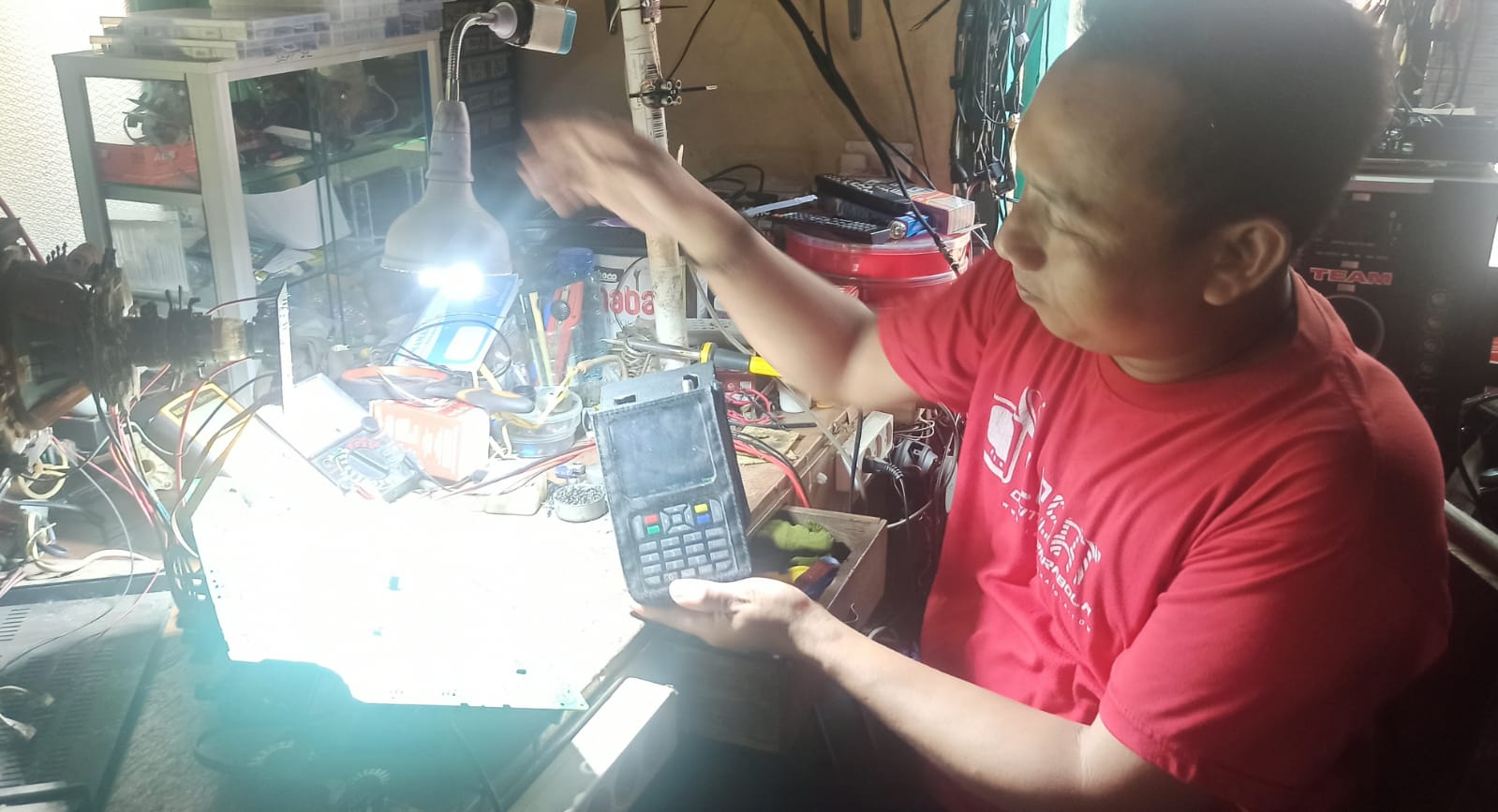 Berbekal Alat Bantuan PT BPI, Usaha Servis Elektronik Mantan Pekerja PLTU Batang Ini Terus Berkembang 