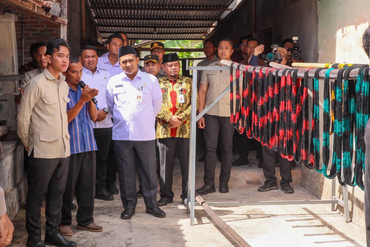 Pemprov Jateng Berkomitmen Kuatkan Industri Tenun Lurik Tradisional