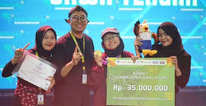 Kilau Emas di Hari Ulang Tahun: Bingkisan Tuhan untuk UNIKAL di Peksiminas 2024 dan Festival Sastra