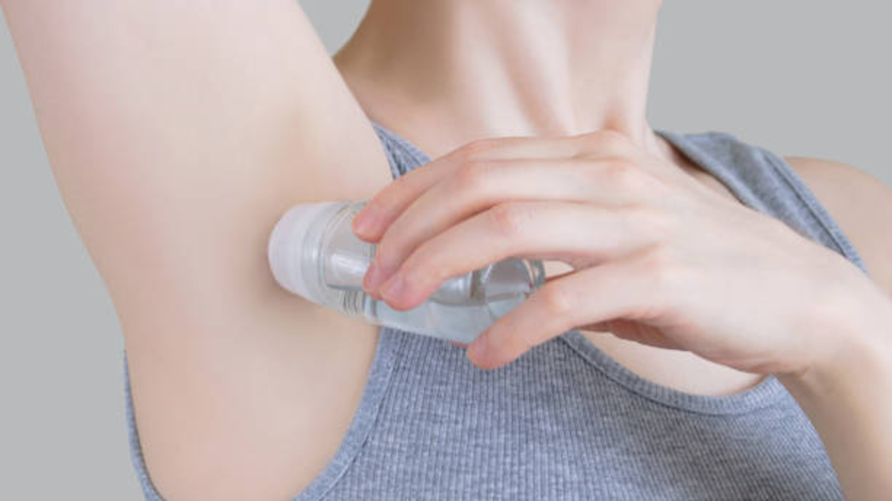 4 Deodorant yang Tidak Berbekas di Baju dan Bikin Badan Wangi Seharian