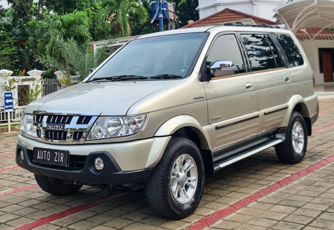 Pantas Saja Mobil Isuzu Panther Bekas Harganya Masih Cukup Tinggi, Ternyata Ini Alasannya!