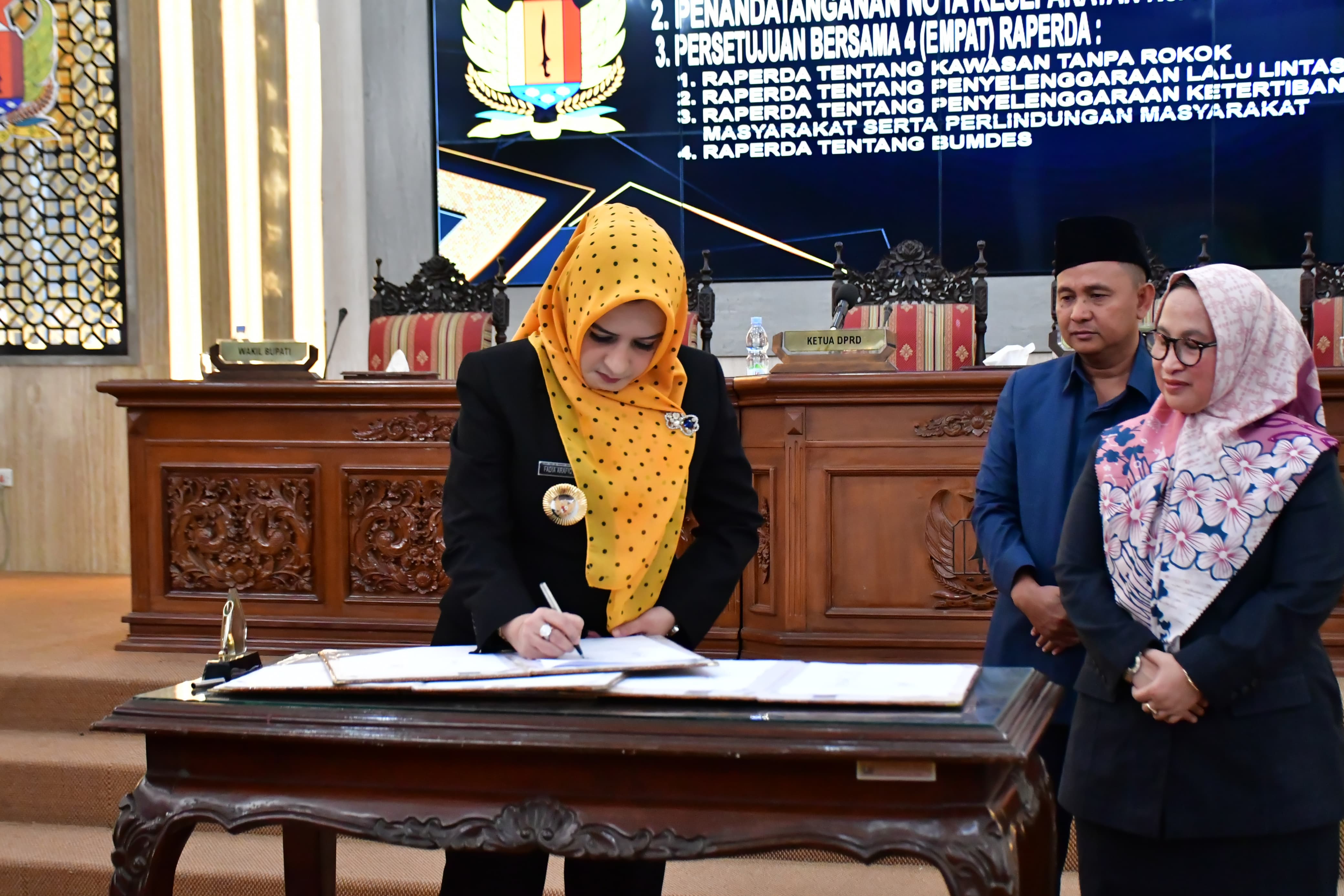 Bupati Fadia Arafiq Tanda Tangani Nota Kesepakatan KUA PPAS APBD Perubahan 2024 dan APBD 2025