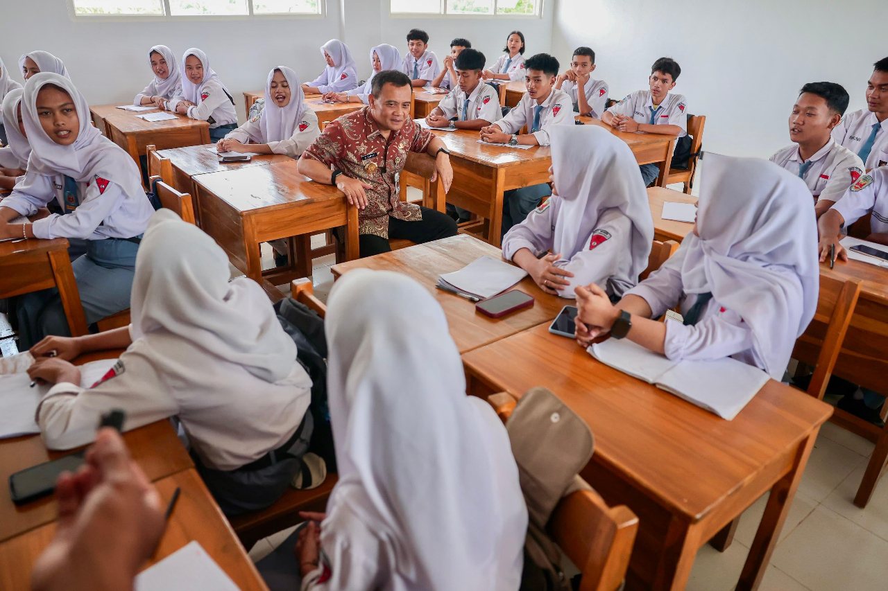 Buka SPMB 2026 Jenjang SMA/SMK, Ahmad Luthfi: No Titip No Jastip