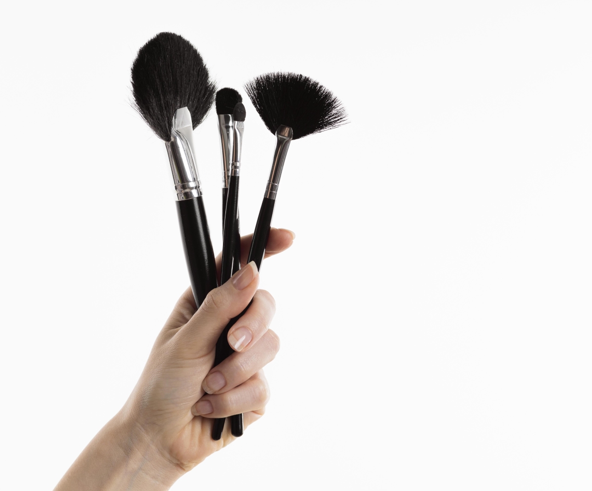 3 Cara Merawat Kuas Makeup Agar Awet dan Tahan Lama! Kuas Makeup Berusia Lama Namun Tetap Terlihat Baru