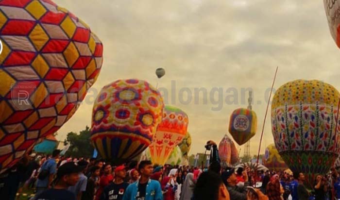 Meski Dilarang, Warga Tetap Nekat Terbangkan Balon Udara