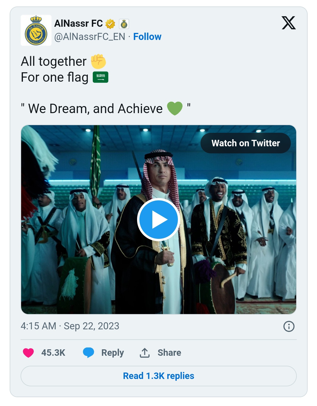 Gokil Abis, Cristiano Ronaldo Kenakan Pakaian Tradisional Arab Saudi dan Bawa Pedang