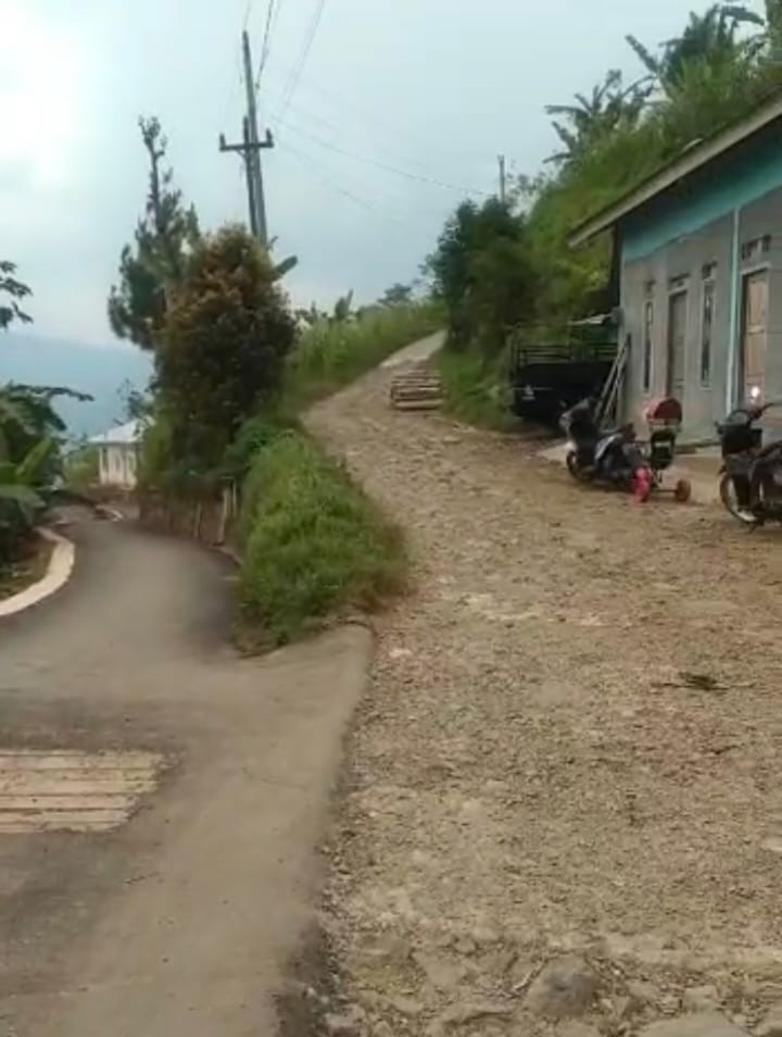 Viral! Video Penampakan Jalan Desa dengan Kabupaten di Pegunungan Pekalongan, Kontras Banget!