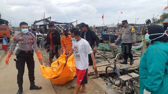 Mayat Pria Ditemukan Terapung di Laut 