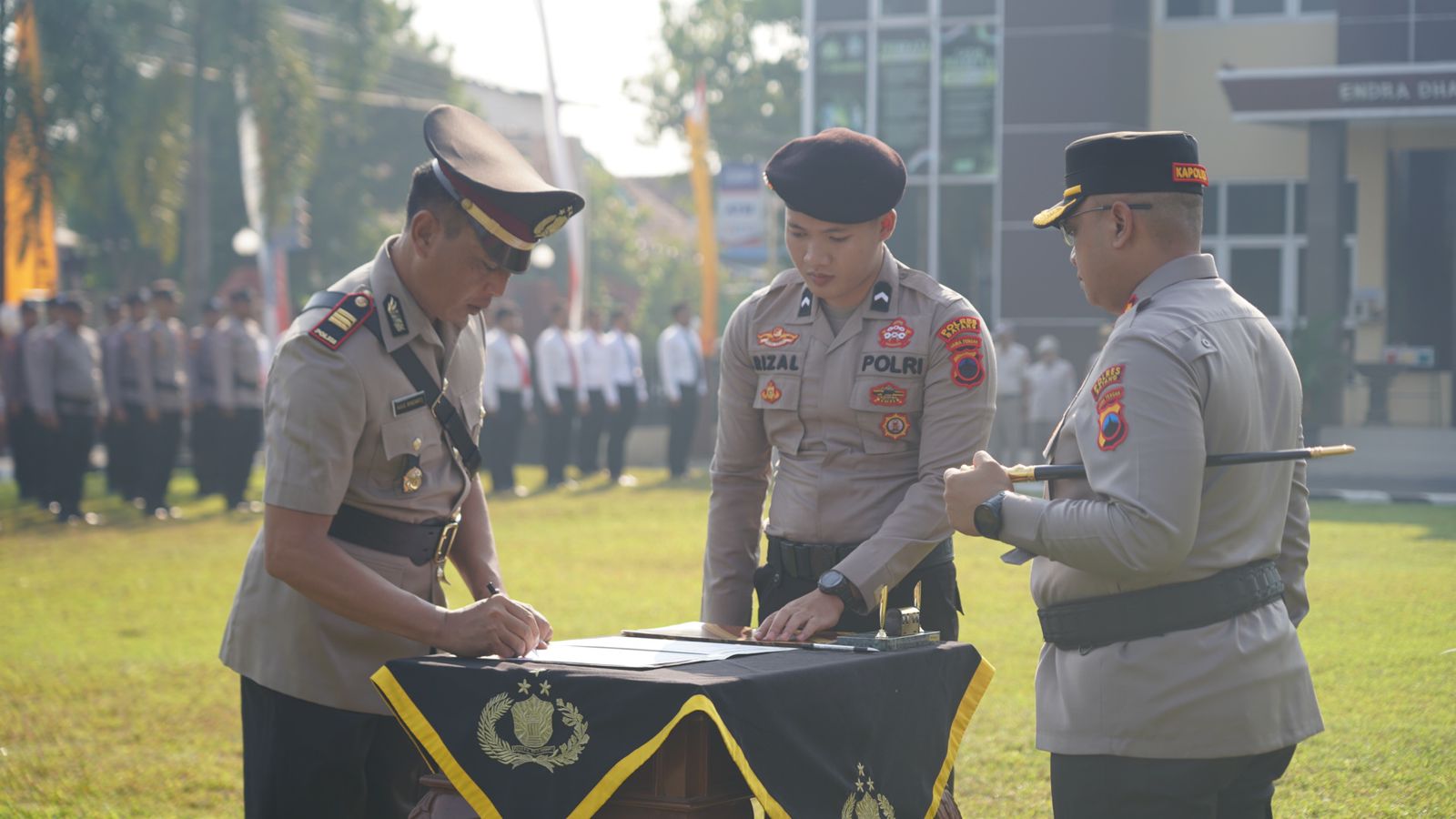 Pimpin Sertijab 4 Kapolsek dan Kasat Binmas, Begini Pesan Kapolres Batang 